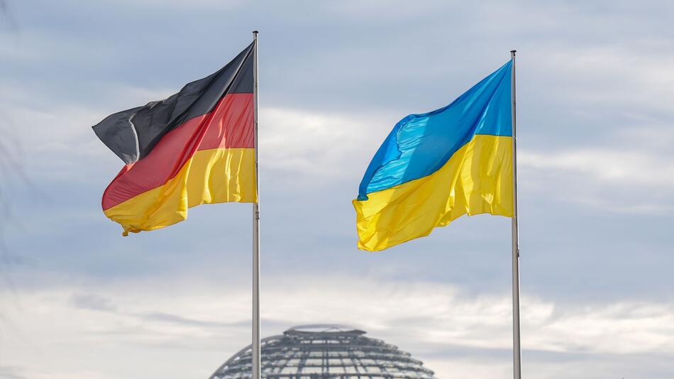 Deutsche und ukrainische Flagge