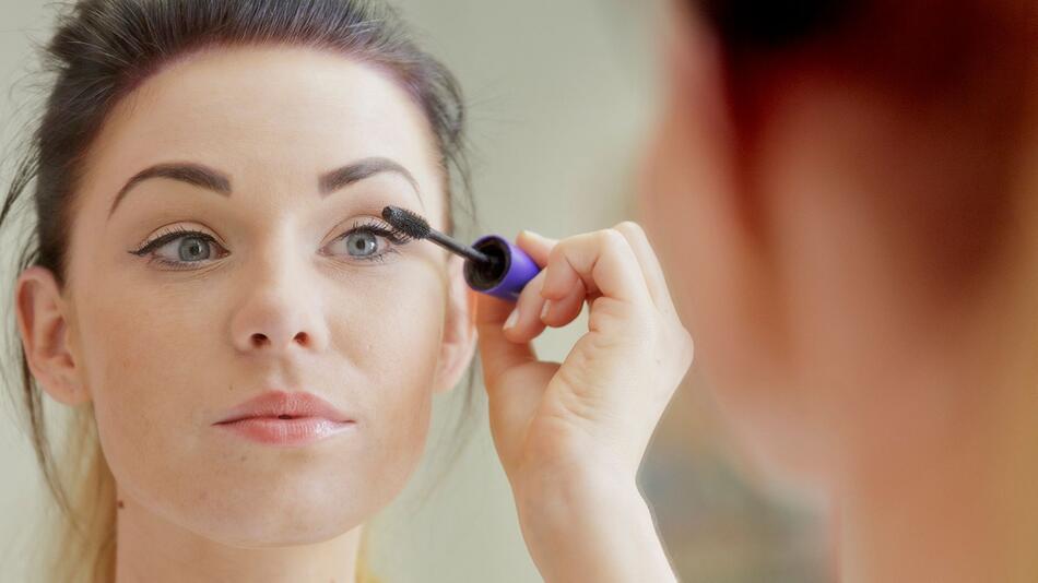 Wimpern mit Mascara schminken