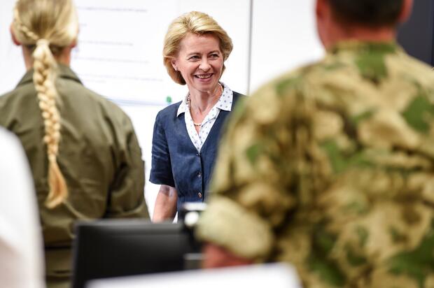 Bild zu Verteidigungsministerin Ursula von der Leyen