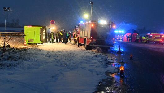 Schwerer Busunfall auf A11