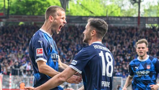 Heidenheim bejubelt den frühen Führungstreffer bei Union Berlin.