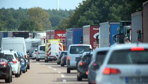Fahrzeuge haben auf der A2 eine Rettungsgasse gebildet