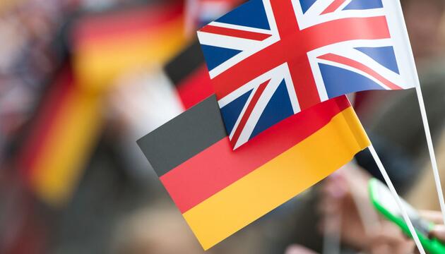Flaggen von Deutschland Großbritannien