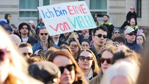 Eines der Schilder auf einer Demonstration gegen sexualisierte digitale Gewalt am 22. März in ...