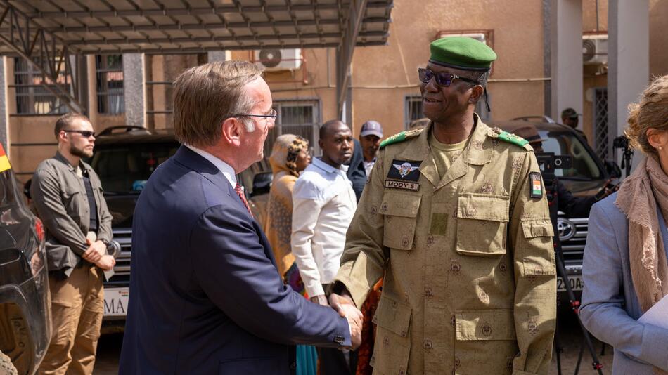 Bundesverteidigungsminister besucht Niger