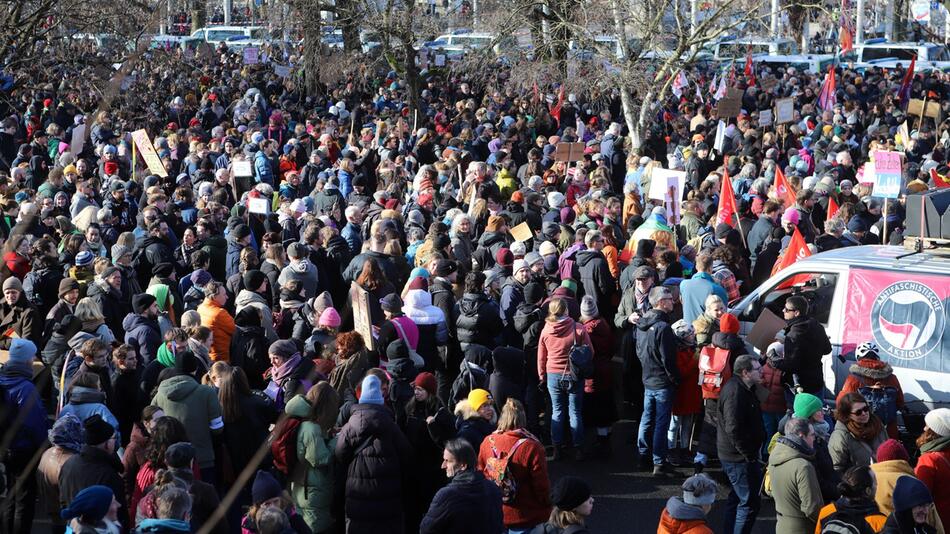 Querdenker-Demonstration in Göttingen - Gegendemonstrantion