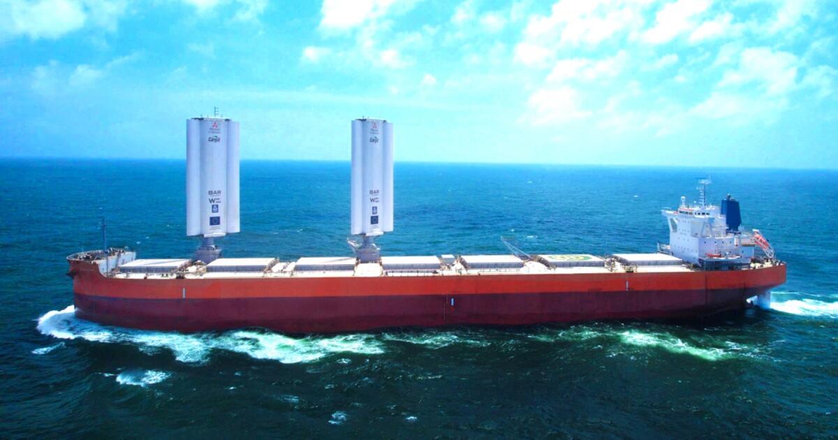 Alte Technik mit Effekt Frachtschiff mit zwei Segeln unterwegs WEB.DE