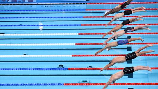 Schwimmen in der La Défense Arena