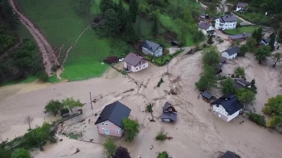 Mehr als ein Dutzend Tote nach Hochwasser in Bosnien