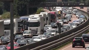 Ferienstart im Norden - es wird eng auf der Autobahn