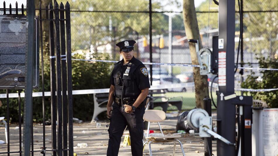 Toter und Verletzte nach Schüssen auf Fest in New York