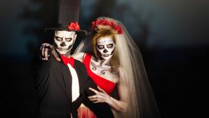 Brautpaar an Halloween