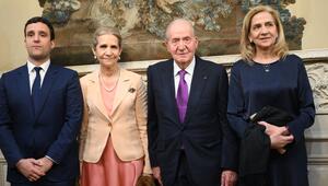 Enkel Felipe (v.l.), Tochter Elena, Juan Carlos und Tochter Cristina in Paris.