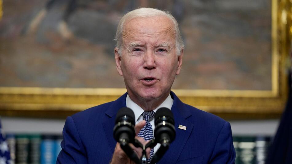 US-Präsident Biden spricht im Weißen Haus.