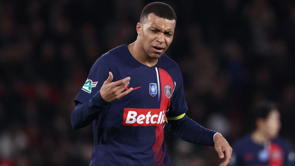 Paris' Stürmer Kylian Mbappe ärgert sich während des Pokalspiels daheim gegen Nizza