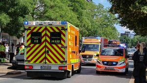 Kleinkind stirbt bei Sturz aus Mehrfamilienhaus
