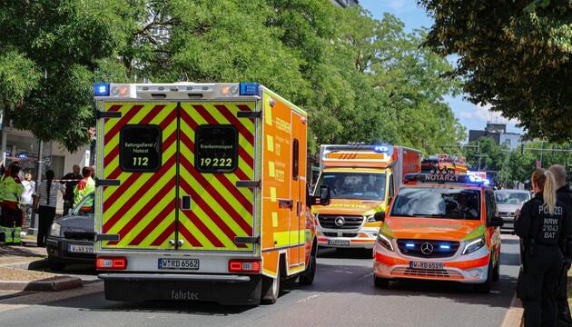 Kleinkind stirbt bei Sturz aus Mehrfamilienhaus