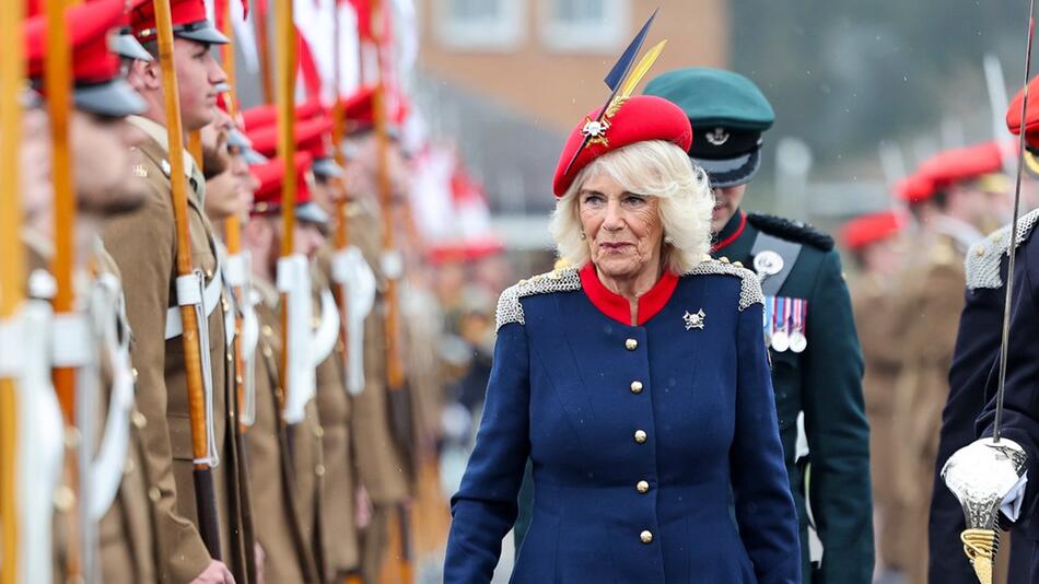 Königin Camilla hat am Montag das Militärregiment Royal Lancers besucht.