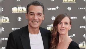 Schauspieler Erol Sander und Maskenbildnerin Rebecca Oehlmann lernten sich 2022 am Set von ...