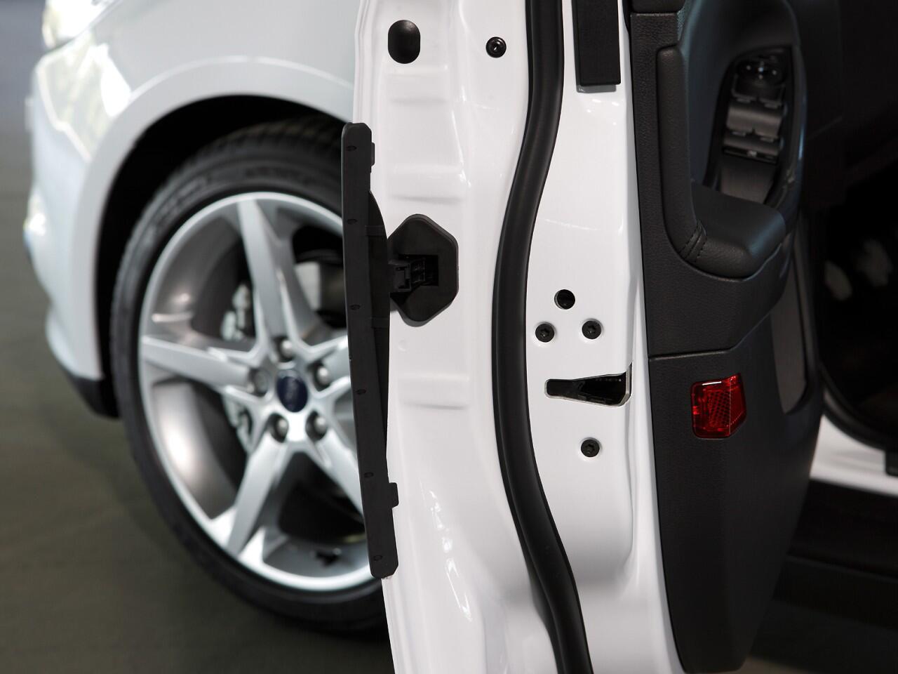 Gummipflege fürs Auto beugt zugefrorenen Türen vor