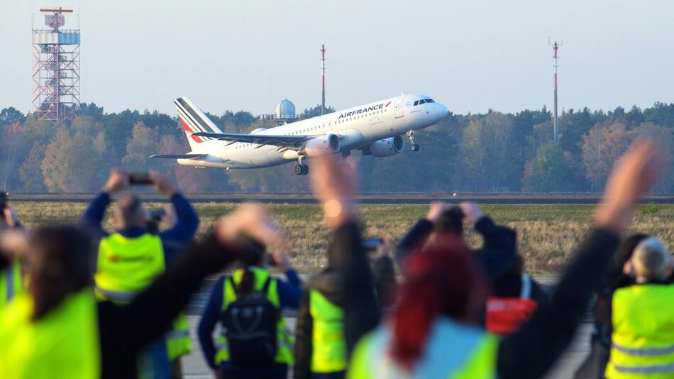 Letztes Flugzeug startet von Tegel nach Paris