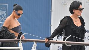 Kim Kardashian und Kris Jenner bei ihrer Ankunft in Venedig.