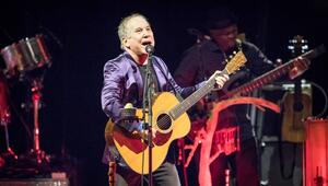 Gesundheitliche Probleme zwingen Paul Simon aktuell dazu, der Bühne fern zu bleiben.