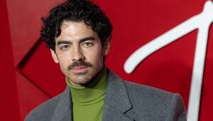 Joe Jonas musste neue Formen der Liebe kennenlernen.