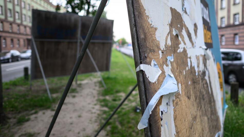 Symbolbild eines zerstörtes Wahlplakat