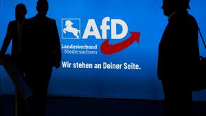AfD-Politiker muss Strafe wegen Hitlergruß auf Wahlplakat zahlen