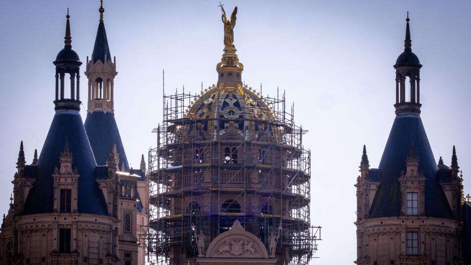 Goldkuppel auf dem Schweriner Schloss