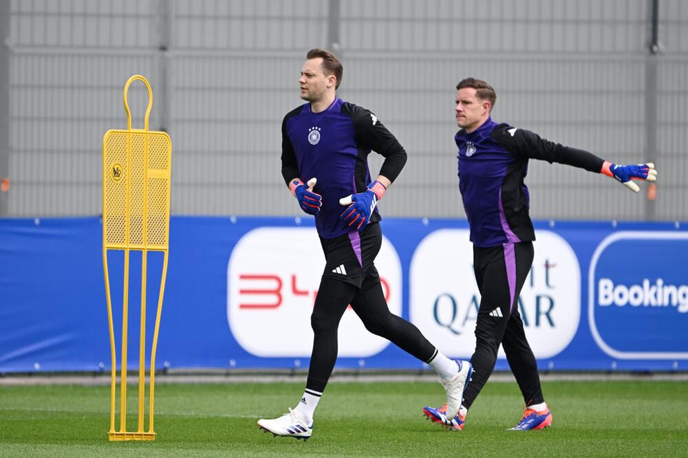 Manuel Neuer und Marc-Andre ter Stegen während der EM 2024 im Training der Nationalmannschaft