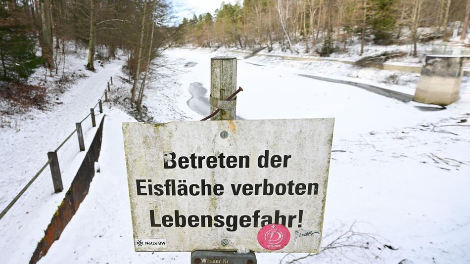 Warnschild Eisfläche