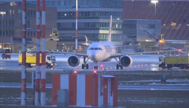 Vereiste Flugzeuge - Verspätungen und Flugausfälle in Süddeutschland