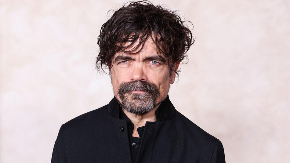 Peter Dinklage wird in "Wicked" auch seine Gesangskünste unter Beweis stellen.