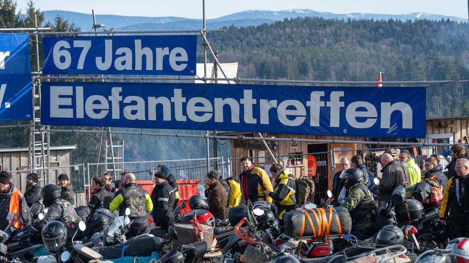 Elefantentreffen der Motorradfahrer im Bayerischen Wald