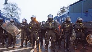 Polizei bei Anti-AfD-Demo in Gießen