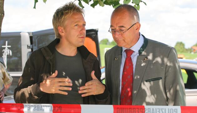 Max Müller (l.) und Alexander Duda in der "Rosenheim-Cops"-Folge "Abpfiff".