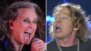 Ozzy Osbourne (l.) begrüßte bei seinem Abschiedskonzert seinen Kollegen Axl Rose hinter der ...