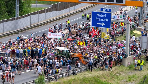 Demonstration und Totalsperre auf Brennerautobahn