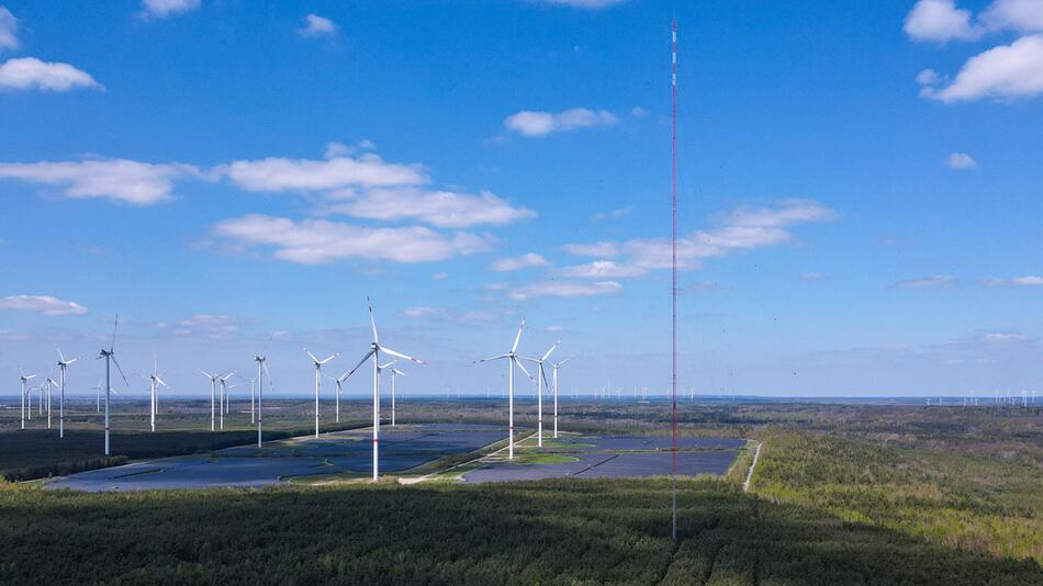 Inbetriebnahme des weltweit höchsten Windmessmastes