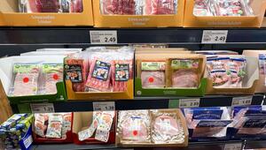 Ein Wurstregal im Aldi.