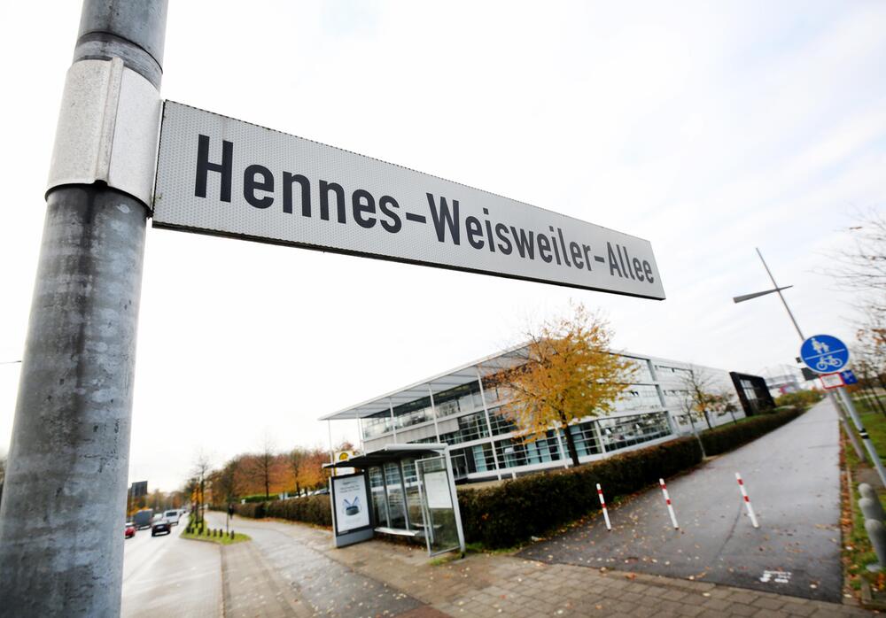 Die Hennes-Weisweiler-Allee in Mönchengladbach führt zum Stadion