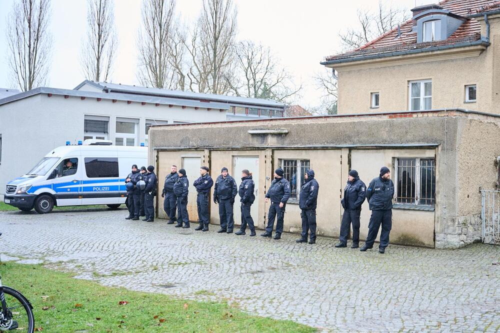 Pro-palästinensische Demonstranten vor FU-Gebäude