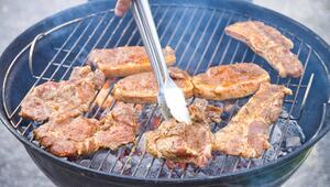 Im Sommer wird in Deutschland gerne gegrillt. Doch das wird jetzt wieder teurer.