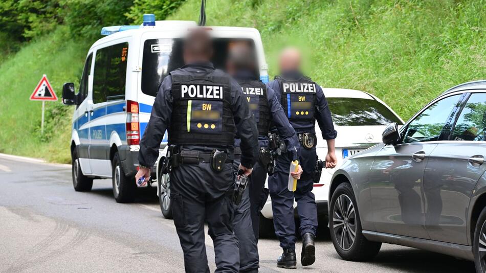 Polizei durchsucht Anwesen