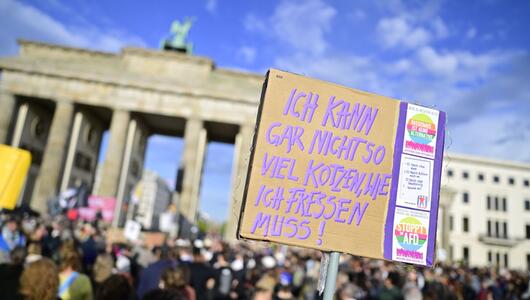 Nach der Wahl in Sachsen-Anhalt - Proteste in Berlin