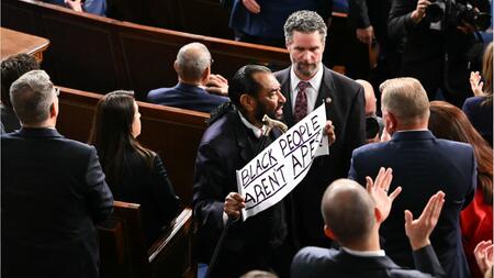 Protest-Schild bei Trump-Rede: 