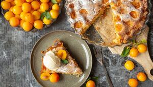 Der Mirabellenkuchen schmeckt mit Sahne oder Vanilleeis noch besser.