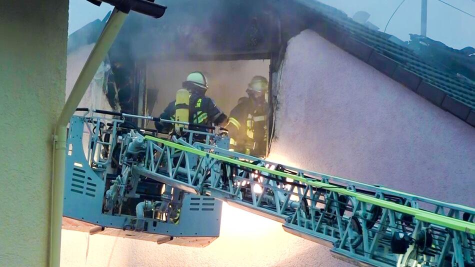 Zwei Tote nach Feuer in Dachgeschosswohnung